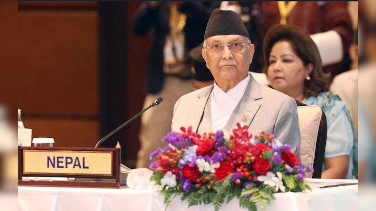 नेपाल में Gen-Z ने चुना नया रास्ता... पूर्व PM ओली के 5 दशक के राजनीतिक करियर का अंत या एक और मोड़?