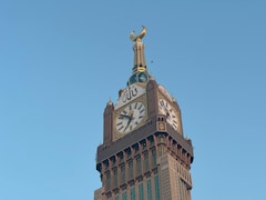 क्लॉक टॉवर के ‘चांद’ से कैसा दिखता है मक्का? वायरल Video में दिखा हैरान कर देने वाला नजारा