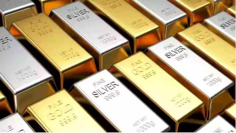 Gold-Silver Prices: आगे कैसी रह सकती है सोने-चांदी की चाल? एक्सपर्ट ने बताया जंग के बीच क्यों धीमी पड़ी रफ्तार