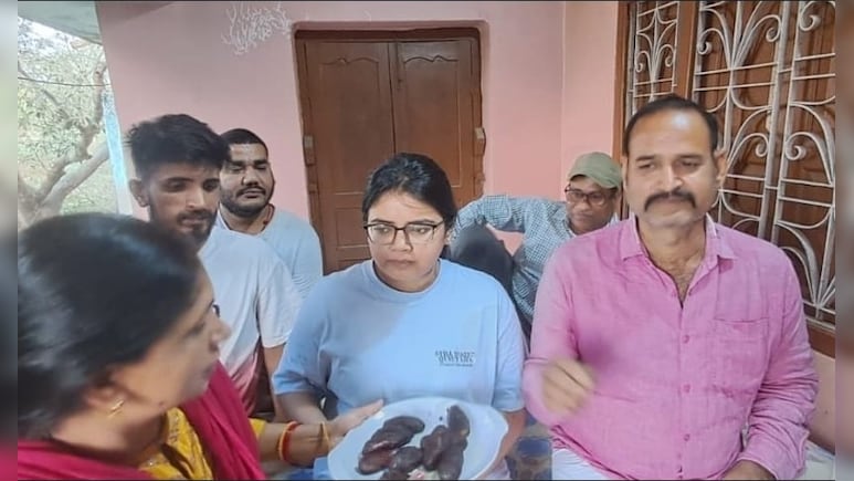 ब्रह्मेश्वर मुखिया की पोती आकांक्षा ने UPSC में लहराया परचम, हासिल की 301वीं रैंक