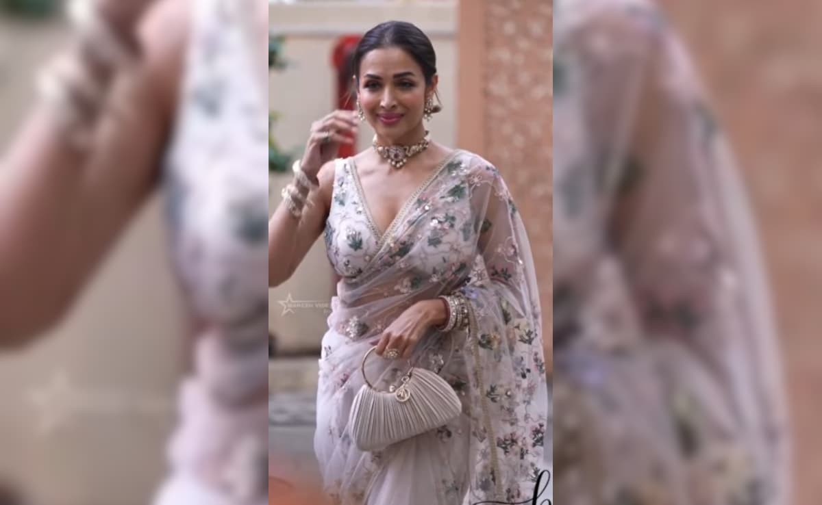 कृतिका कामरा की वेडिंग रिसेप्शन में 2.79 लाख की साड़ी पहन पहुंची मलाइका अरोड़ा, ट्रेडिशनल लुक कर रहा इंस्पायर
