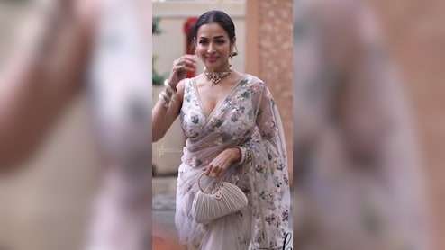 कृतिका कामरा की वेडिंग रिसेप्शन में 2.79 लाख की साड़ी पहन पहुंची मलाइका अरोड़ा, ट्रेडिशनल लुक कर रहा इंस्पायर