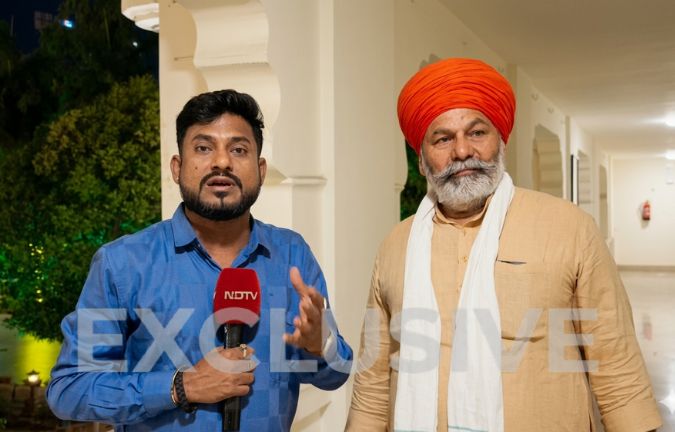 Exclusive: 'गिरफ्तारी' की खबरों के बीच NDTV से बोले राकेश टिकैत- गेस्ट हाउस से जाने नहीं दे रहे