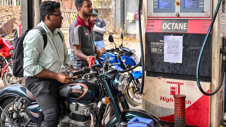 Bangladesh Shuts Shops, Banks Early To Tackle Deepening Fuel Crisis