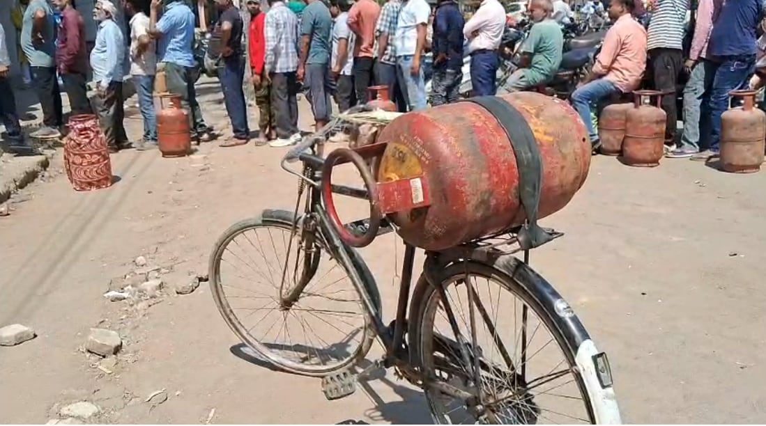 Domestic Gas Shortage: घरेलू गैस की किल्लत