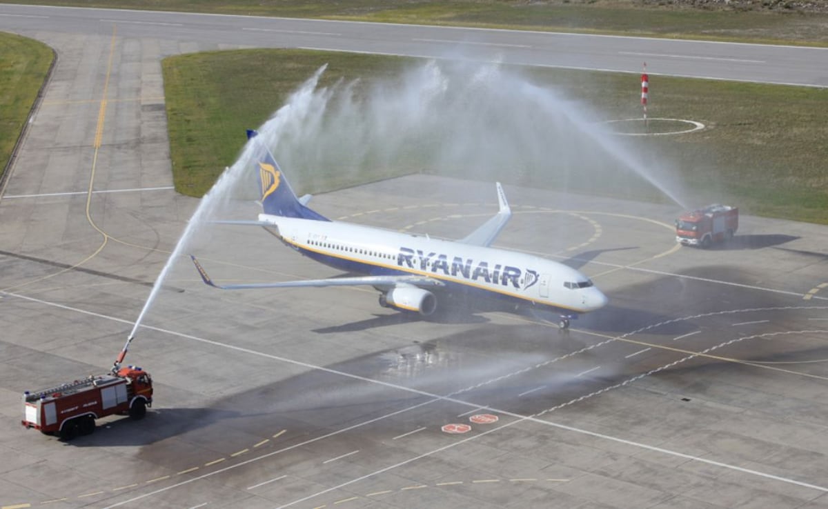What Is A Water Salute? The Age-Old Airport Tradition That Celebrates Flight Milestones