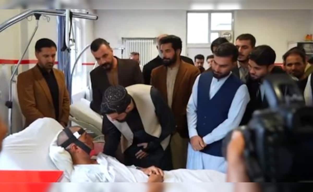अफगान क्रिकेटरों ने काबुल अस्पताल विस्फोट के पीड़ितों से की मुलाकात, आम नागरिकों की मौत की निंदा की