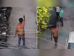 दोनों हाथ में तमंचे, गली में गाली-गलौज... मामूली बात पर हुआ विवाद तो युवक ने की फायरिंग; दिल्ली का Video वायरल