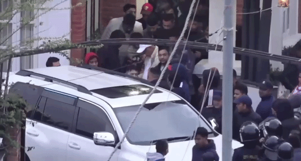 नेपाल के पूर्व PM केपी ओली और पूर्व गृह मंत्री रमेश लेखक गिरफ्तार, सत्ता संभालते ही एक्शन में बालेन