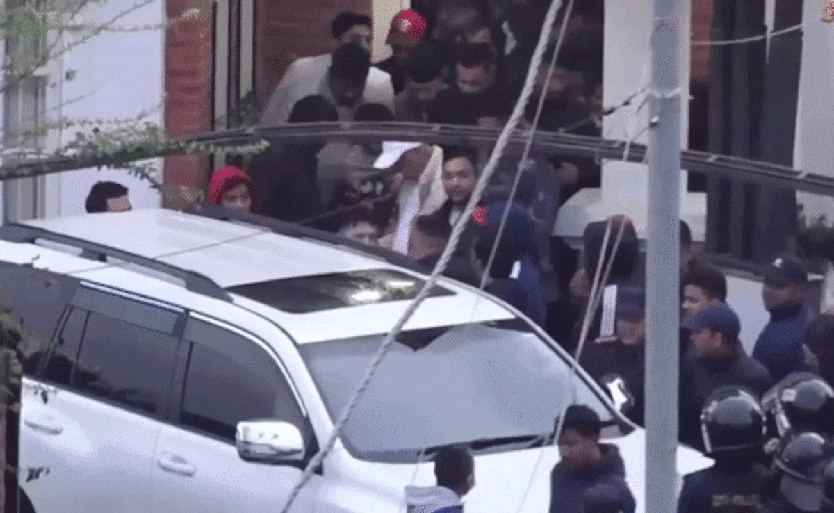 नेपाल के पूर्व PM केपी ओली और पूर्व गृह मंत्री रमेश लेखक गिरफ्तार, सत्ता संभालते ही एक्शन में बालेन