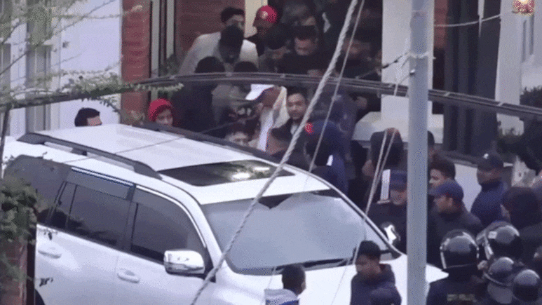 नेपाल के पूर्व PM केपी ओली और पूर्व गृह मंत्री रमेश लेखक गिरफ्तार, सत्ता संभालते ही एक्शन में बालेन