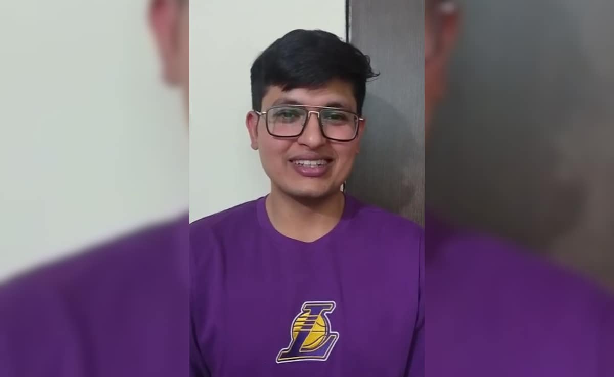 UPSC Topper Channels Inner Adnan Sami, Sings 'Lift Kara De'