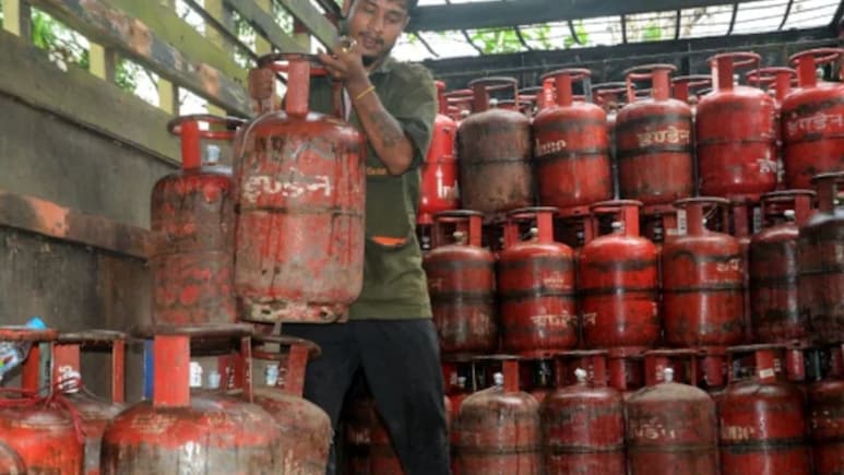 LPG यूजर्स ध्यान दें! तुरंत घर बैठे मिनटों में करें e-KYC, वरना रुक सकती है गैस