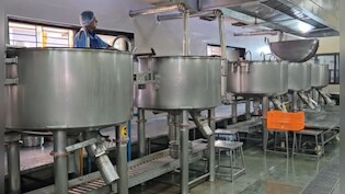 40 हजार छात्रों के लिए सौर ऊर्जा से पक रही है खिचड़ी! सिलेंडर की किल्लत का निकाला तोड़