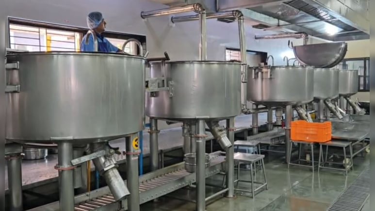 40 हजार छात्रों के लिए सौर ऊर्जा से पक रही है खिचड़ी! सिलेंडर की किल्लत का निकाला तोड़