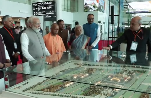 LIVE:: नोएडा एयरपोर्ट पहुंचे पीएम मोदी, कुछ देर में उद्घाटन, सीएम योगी भी मौजूद