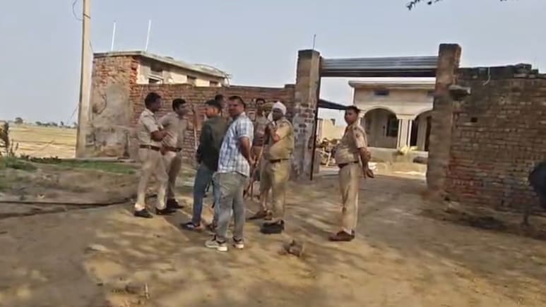 Rajasthan: अलवर में साइबर ठगों को पकड़ने गई पुलिस पर ग्रामीणों का हमला, ASI को बंधक बनाकर पीटा; 25 पर FIR दर्ज