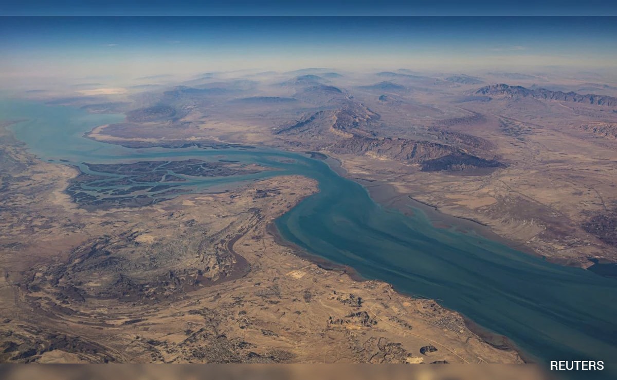 700 Tankers Jam Strait Of Hormuz: Will India Be Forced To Ration Fuel?