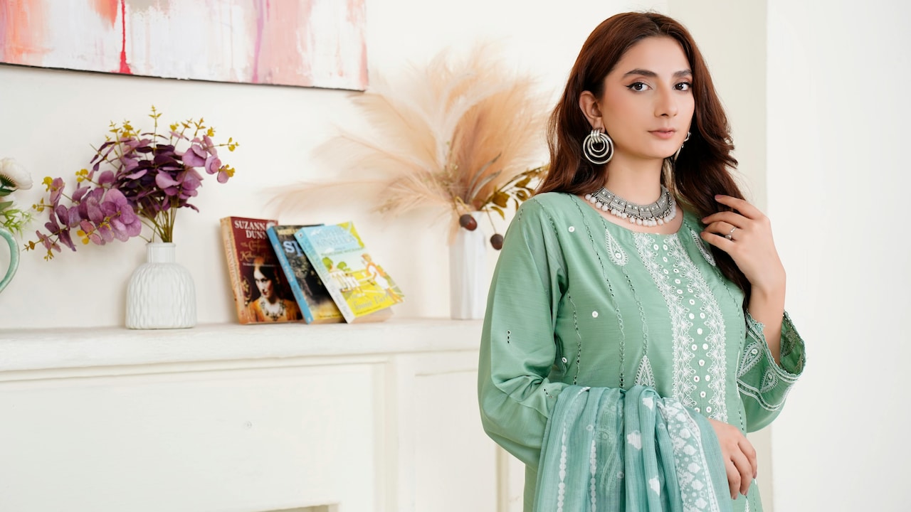 Amazon Ethnic Week: 5 Arayna Ethnic Sets That Define Understated Elegance
