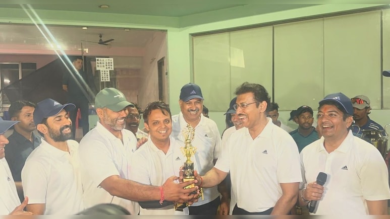 क्रि&zwj;केट टूर्नामेंट में व&zwj;िधायकों ने लगाए चौके-छक्&zwj;के, खेल मंत्री राज्&zwj;यवर्धन स&zwj;िंह राठौड़ &nbsp;ने जड़ा शतक
