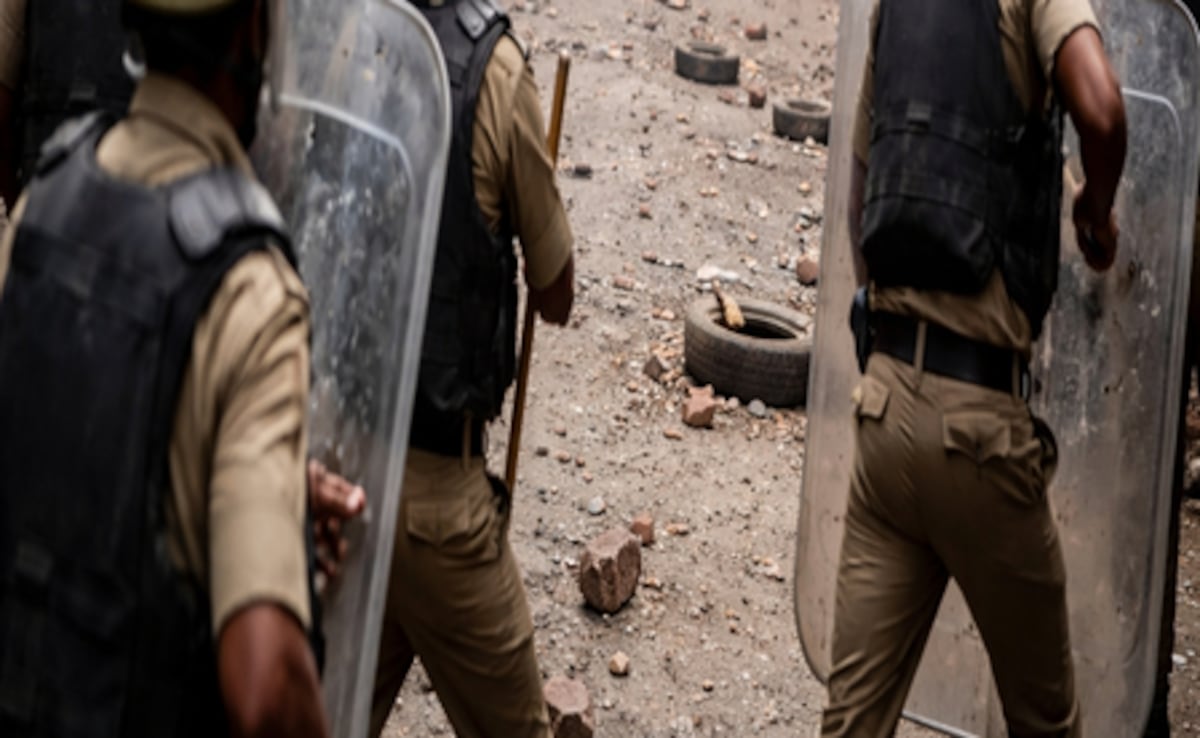 मुर्शिदाबाद में राम नवमी जुलूस तनाव, जंगीपुर में 30 गिरफ्तार; ममता ने ECI को ठहराया जिम्मेदार