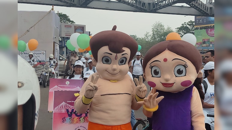 बंगाल चुनाव 2026: नए वोटर को रिझाने के लिए 'छोटा भीम' और 'चुटकी' आए आगे, साइकिल रैली में दिखा अनोखा नजारा