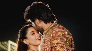 रश्मिका मंदाना और विजय देवरकोंडा की मेंहदी की तस्वीरें हुईं आउट, देखें कैसे सजी थी मेहंदी और कैसा था ये जश्न