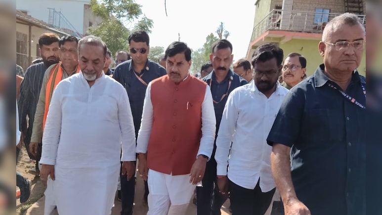 MP एक्&zwj;सीडेंट: एक साथ उठीं 5 अर्थियां, करेर गांव में पसरा मातम, CM मोहन यादव भी पहुंचे शोक जताने