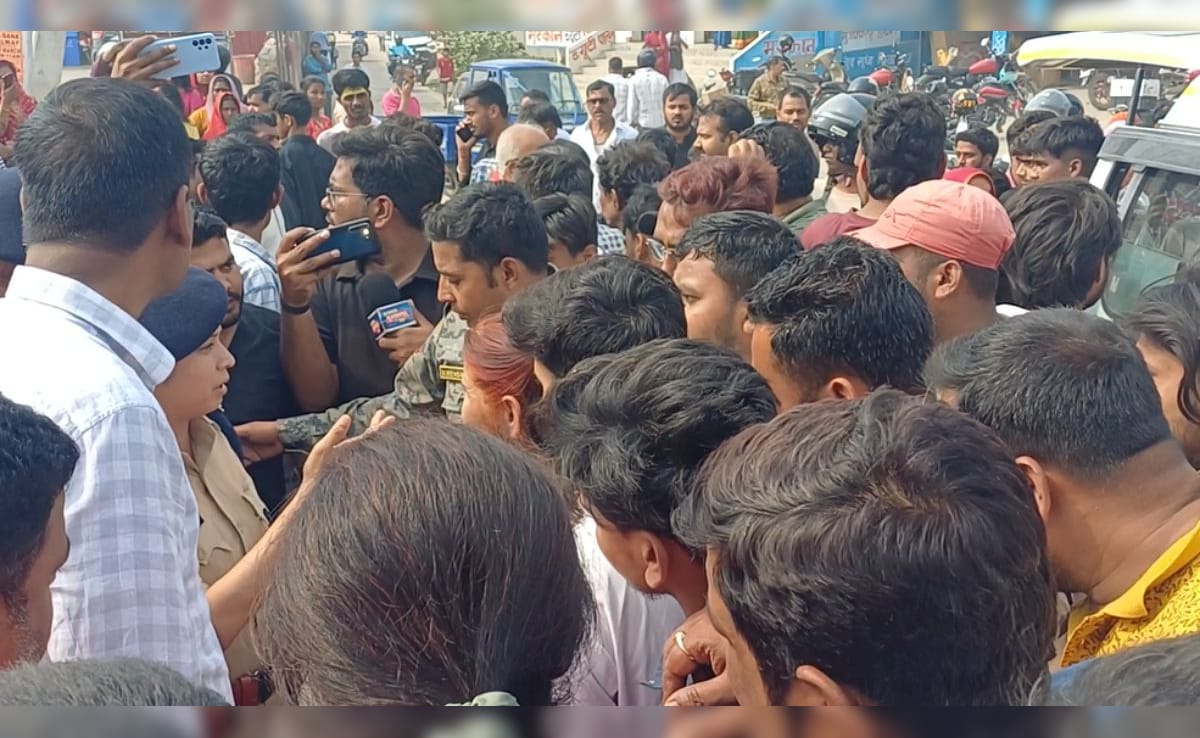 लोगों ने रास्ता किया जाम