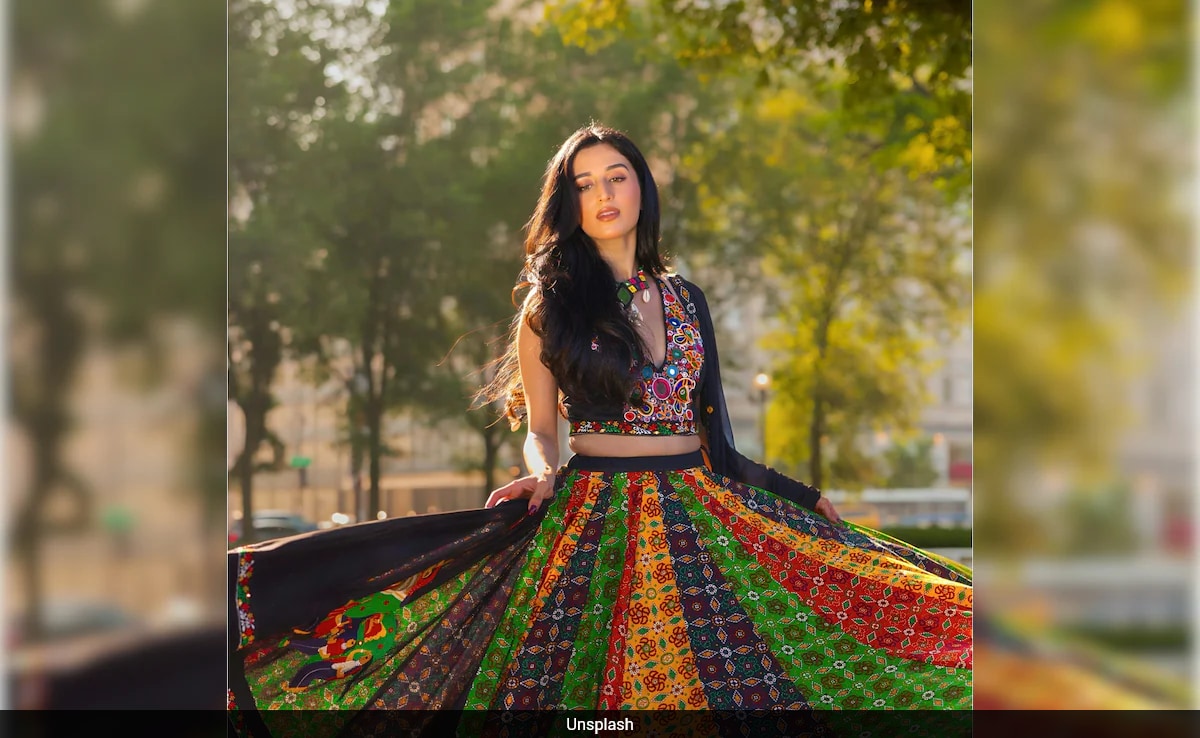10 Best Google Gemini Prompts For Viral Navratri And Garba AI Photos