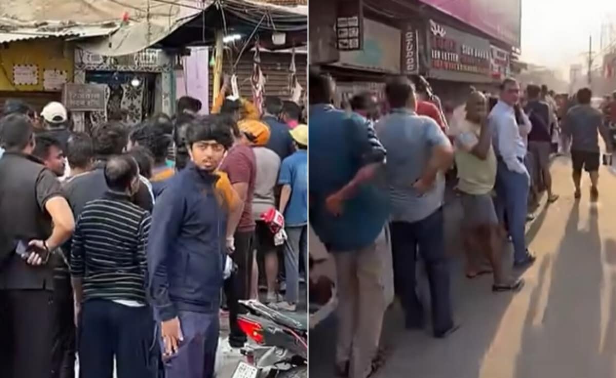 होली पर पटना में मटन के लिए ऐसी दीवानगी! 5-5 घंटे लंबी लाइनों में खड़े रहे लोग,  हालात संभालने पहुंची पुलिस