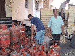 LPG किल्लत के बीच ये क्या! आधी रात गोदाम का ताला तोड़ भरे हुए 110 गैस सिलेंडर उड़ा ले गए चोर