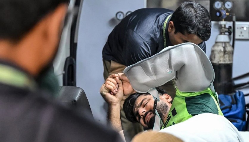 PAK vs BAN: बीच मैदान में बुरी तरह चोटिल हुआ पाक क्रिकेटर, आनन-फानन में स्ट्रेचर पर लादकर भागना पड़ा अस्पताल