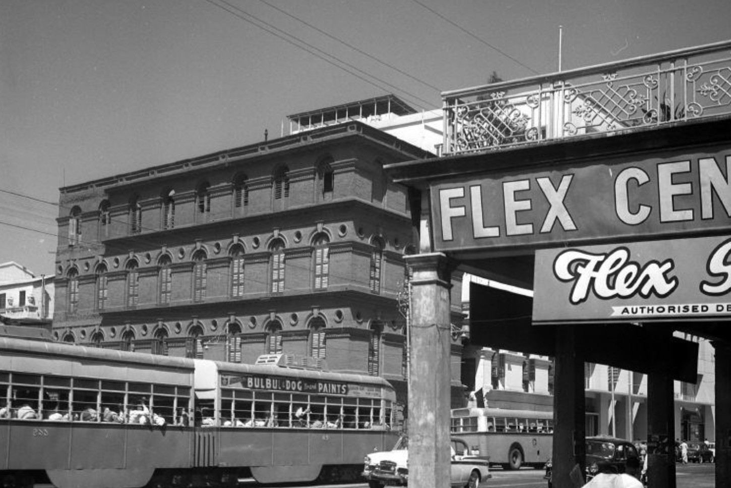 कभी चमकता सितारा था कोलकाता, आज 'रस्ट बेल्ट' की कहानी बन चुका है 'आमार शोनार बांग्ला'