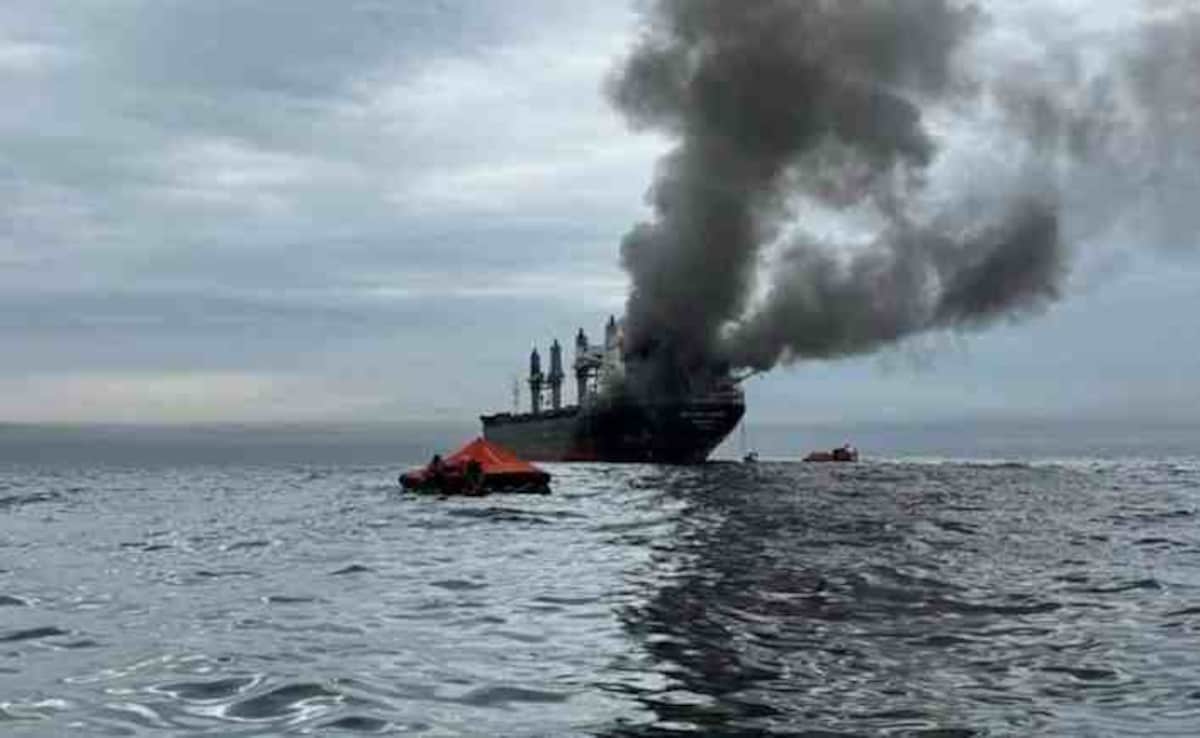 दुबई एयरपोर्ट से लेकर होर्मुज में जहाजों पर अटैक तक... ईरान-इजरायल युद्ध का 12वां दिन, अब तक क्या-क्या हुआ?