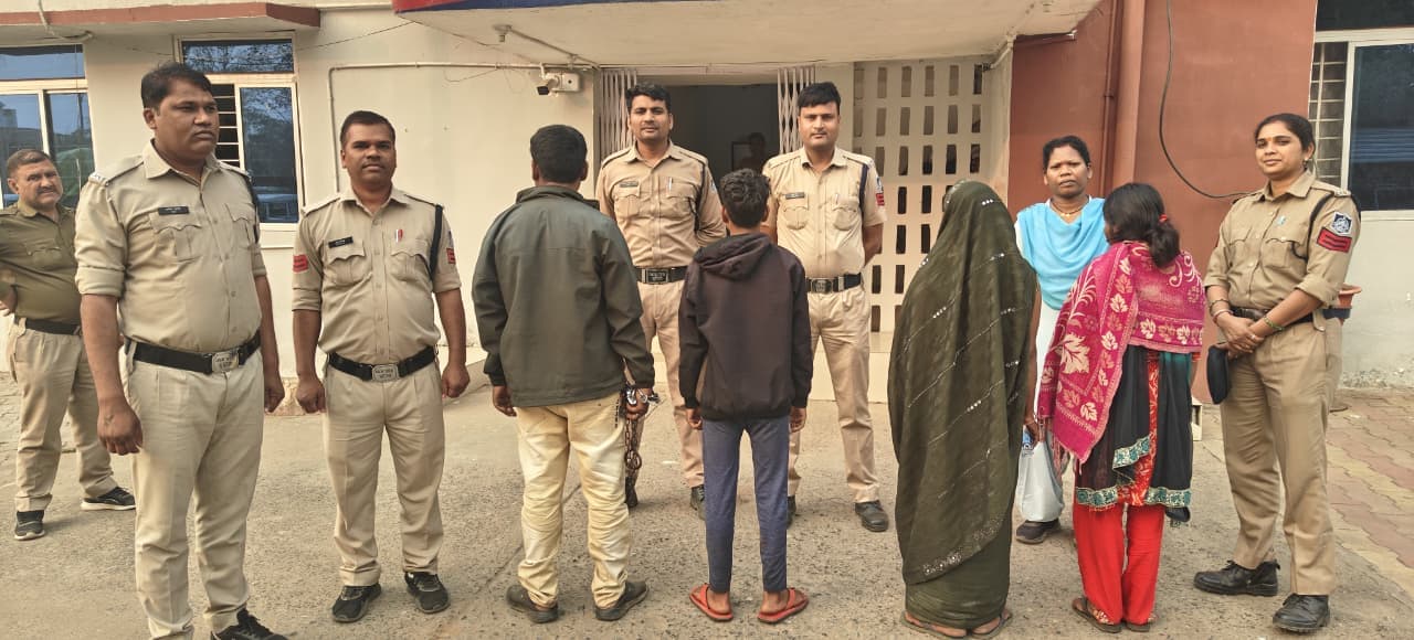 पुलिस ने आरोपी प्रेमिका, उसकी मां, चाचा और भाई को भेजा जेल. 