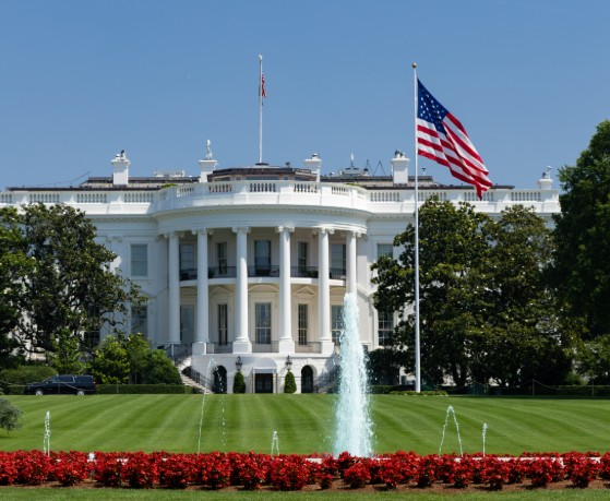 व्हाइट हाउस के पास के इलाके को पूरी तरह से किया गया बंद, तेज रफ्तार वैन ने सुरक्षा बैरिकेड में मारी थी टक्कर