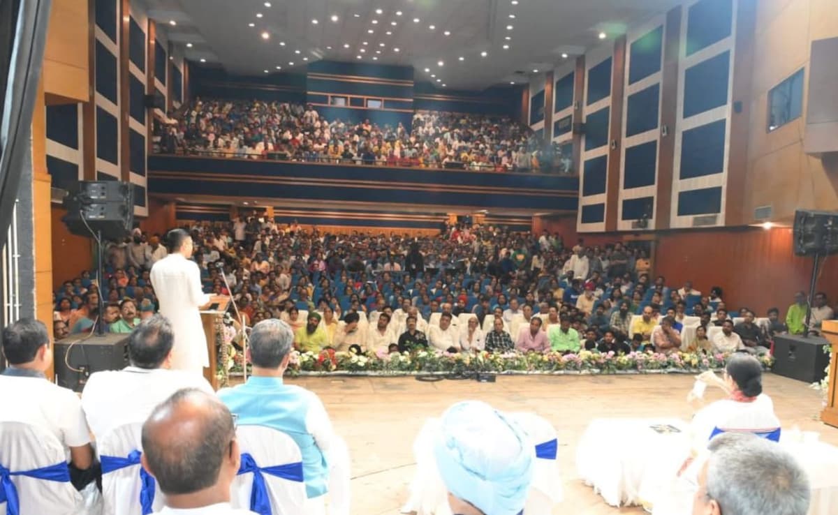 Mamata Banerjee Holds Election Strategy Meeting With Trinamool Workers