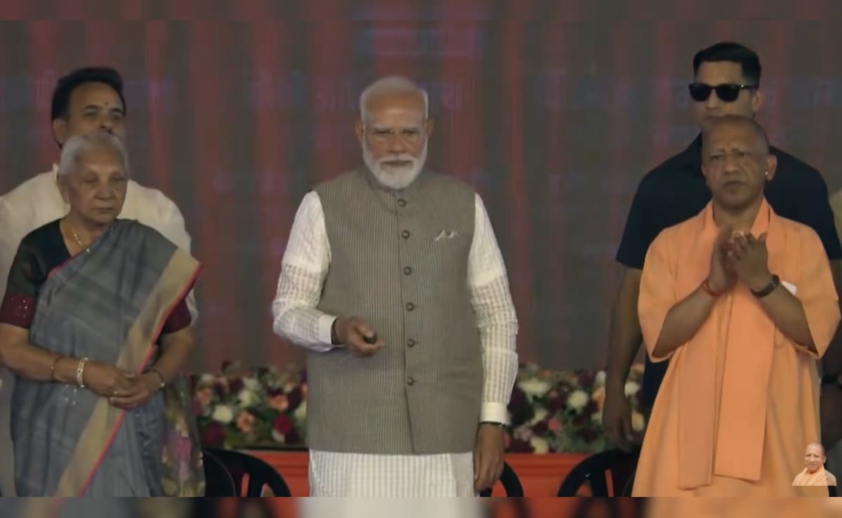 LIVE: नोएडा को इंटरनेशनल एयरपोर्ट का 'जेवर', उद्घाटन कर PM मोदी बोले- ये युवाओं के भविष्‍य को नई उड़ान