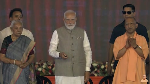 LIVE: नोएडा को इंटरनेशनल एयरपोर्ट का 'जेवर', उद्घाटन कर PM मोदी बोले- ये युवाओं के भविष्&zwj;य को नई उड़ान