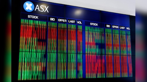 US Stock Futures Slip, Dollar And Oil Advance: Markets Wrap