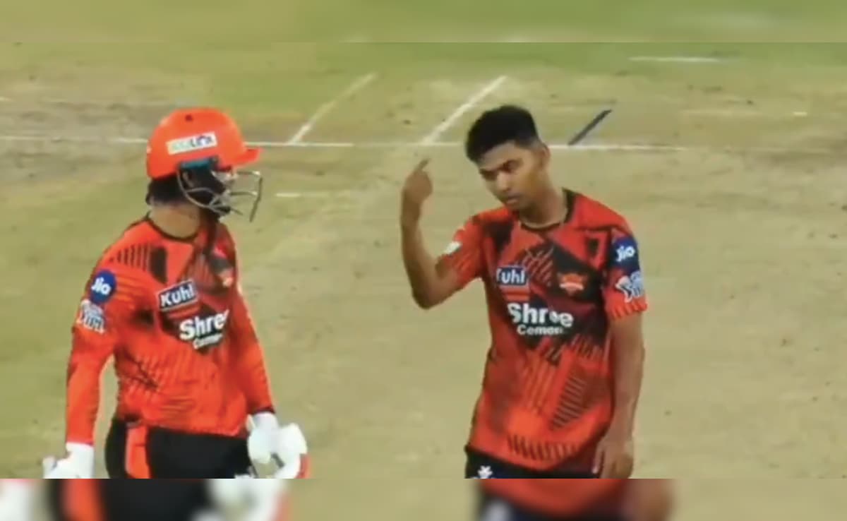 IPL 2026: SRH में बवाल? ईशान का विकेट लेने के बाद साथी खिलाड़ी ने दिखाए तेवर, वीडियो हुआ वायरल