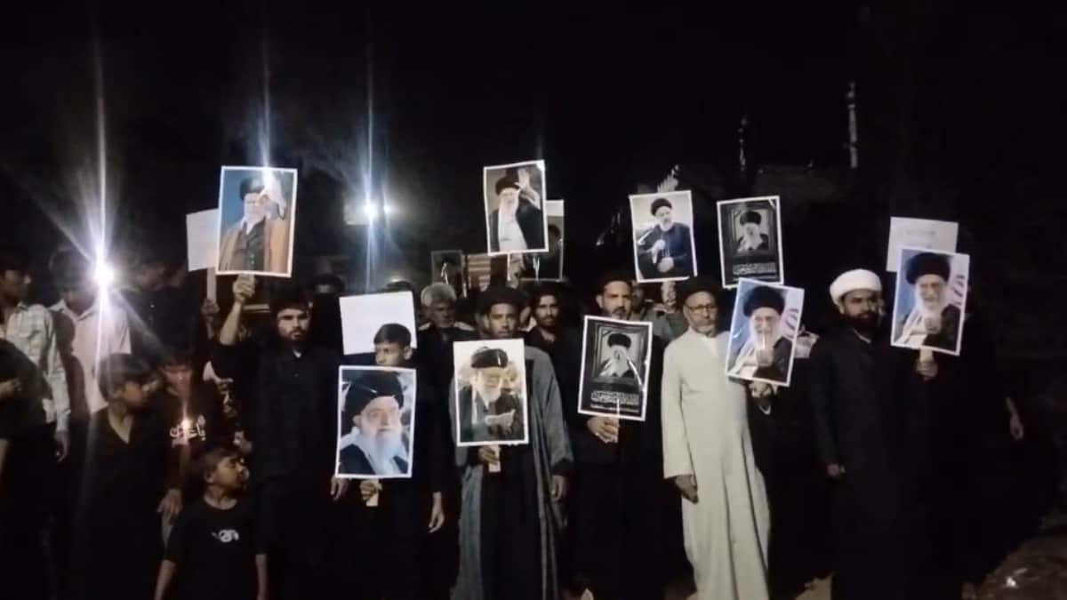 शिया समुदाय के लोगों ने ईरानी नेता खामेनेई को श्रद्धांजलि दी