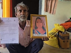 जवाब दो नहीं तो नौकरी से निकाल देंगे; UP में मृत महिला को थमा दिया नोटिस, बेटा बोला-स्वर्ग जाकर मां से पूछूंगा