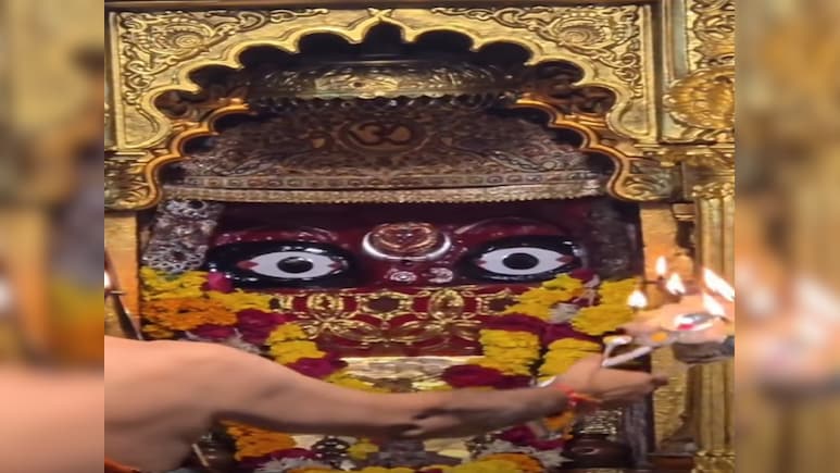 1800 सीढ़&zwj;ियां, 800 मीटर की चढ़ाई कर भक्&zwj;त करते हैं माता के दर्शन, नवरात्र&zwj;ि पर होती है यहां व&zwj;िशेष पूजा