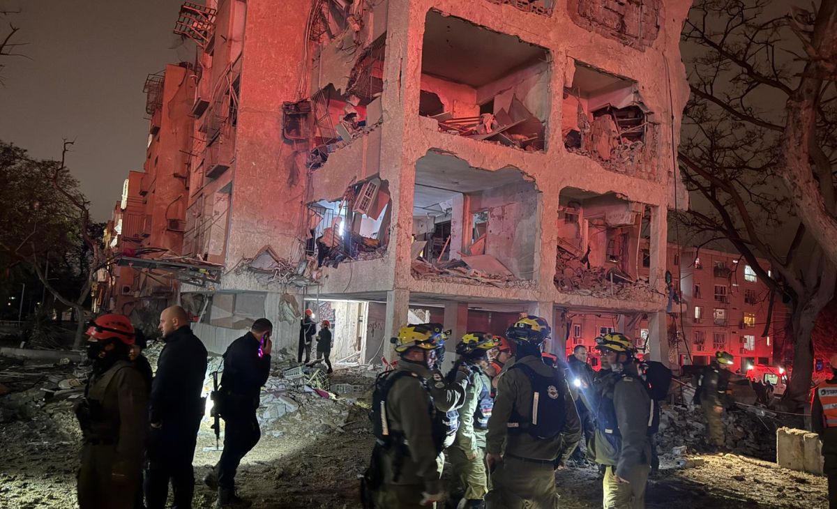 क्या ईरान ने इजरायल के एयर डिफेंस 'आयरन डोम' का निकाल लिया तोड़? डिमोना, अराद में भारी तबाही, PICS