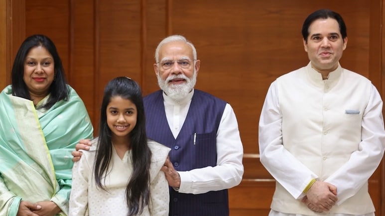 'आपके आभामंडल में अद्भुत पितृवत स्नेह', परिवार सहित पीएम मोदी से मिलकर बोले वरुण गांधी