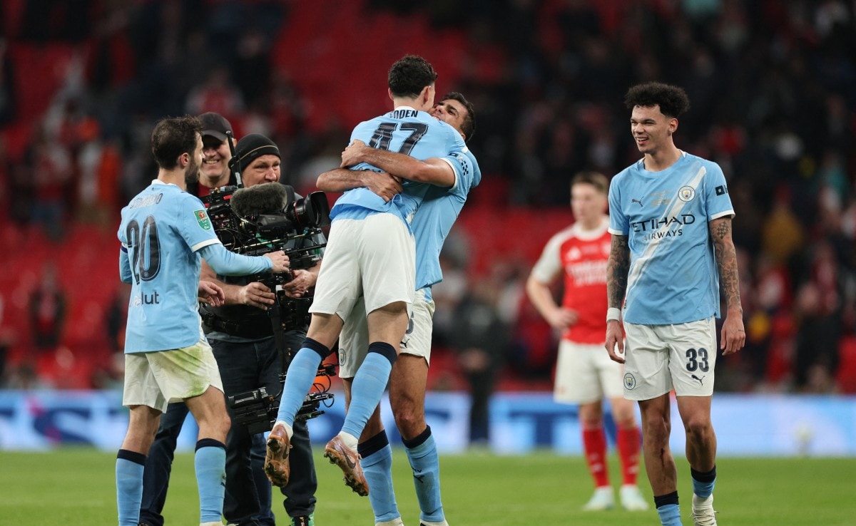 Manchester City Win English League Cup By Beating Arsenal 2-0