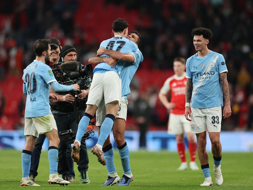 Manchester City Win English League Cup By Beating Arsenal 2-0