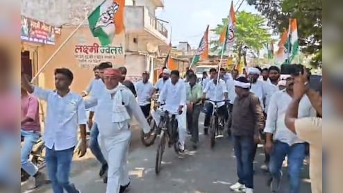 कांग्रेस का अनोखा विरोध प्रदर्शन: हाथों में लालटेन, साइकिल के पीछे सिलेंडर बांधकर सड़कों पर उतरे&nbsp;